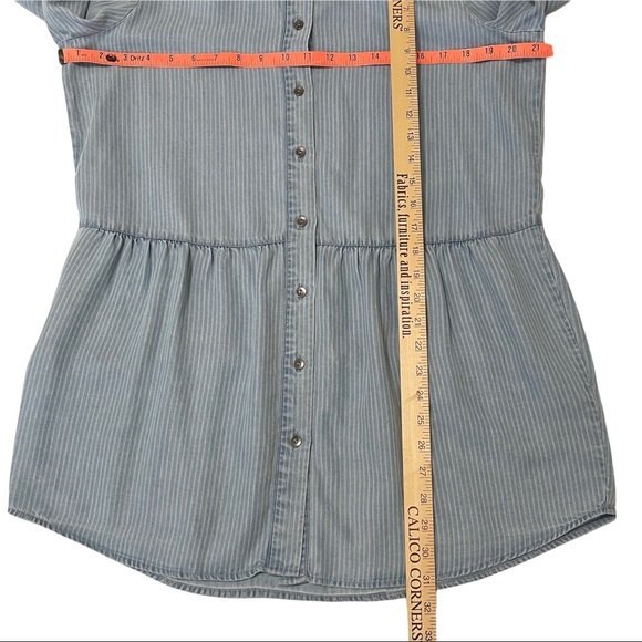 Soft Surroundings Tunic Top Soft Tencel Blue Button Up Peplum Peasant Size M - Picture 10 of 11